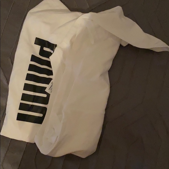 Clothes - Picture 4 of 4